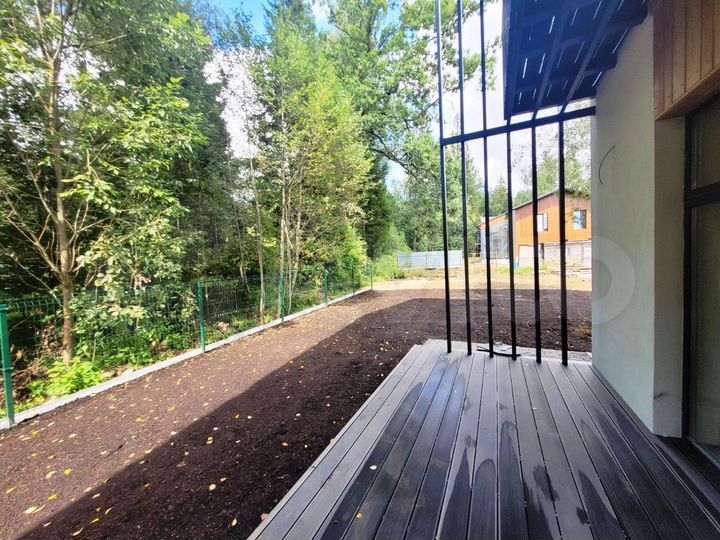 Дом 218 м² на участке 8,5 сот.