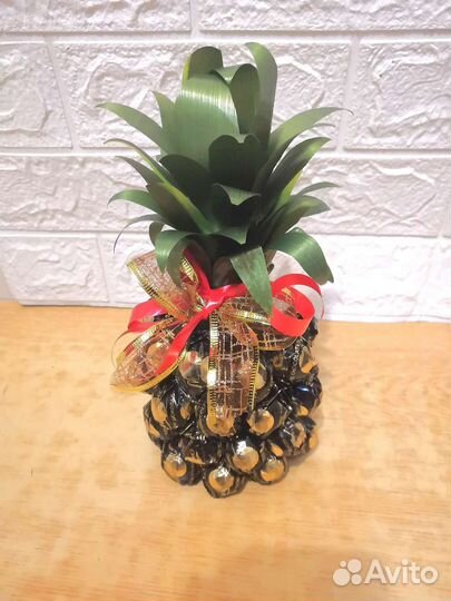 Ананас из конфет