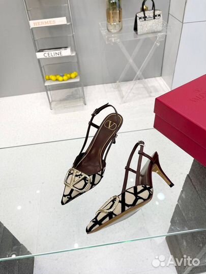 Босоножки женские Valentino