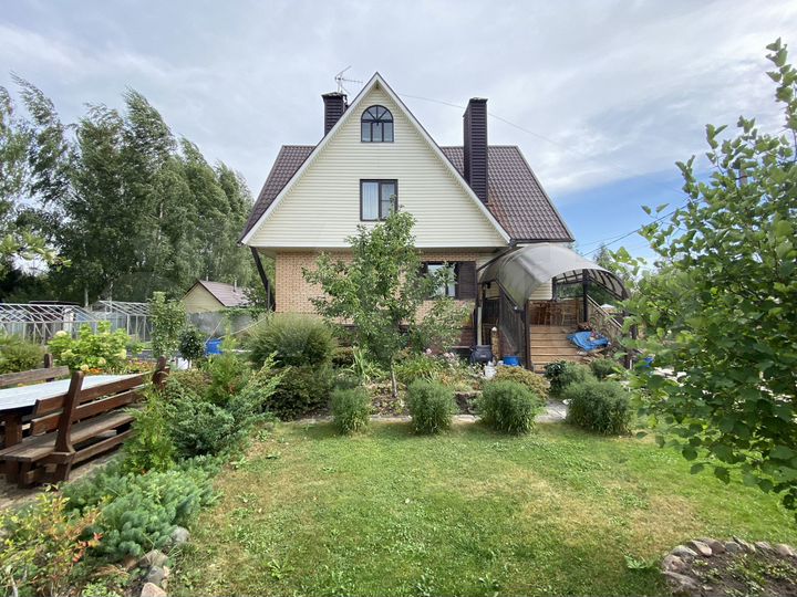 Дом 190 м² на участке 8 сот.