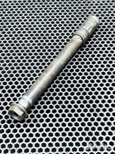 Передняя ось Honda CR 125R 1995-1996