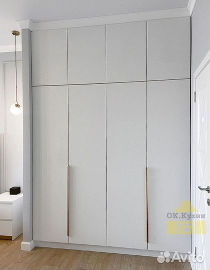 Шкаф с зеркалом