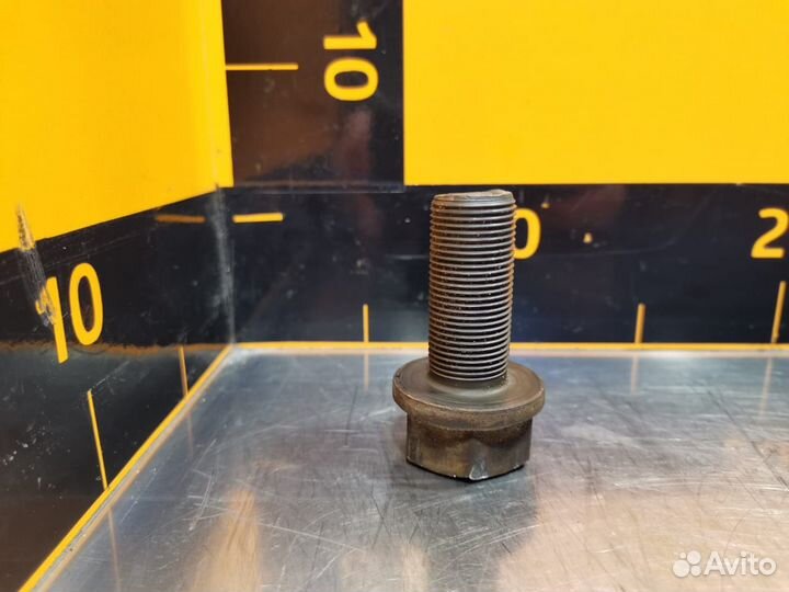 Болт крепления рулевого редуктора М20х1,5х46 DAF