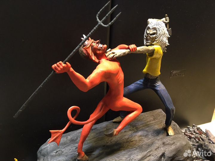 Iron maiden фигурка на подставке