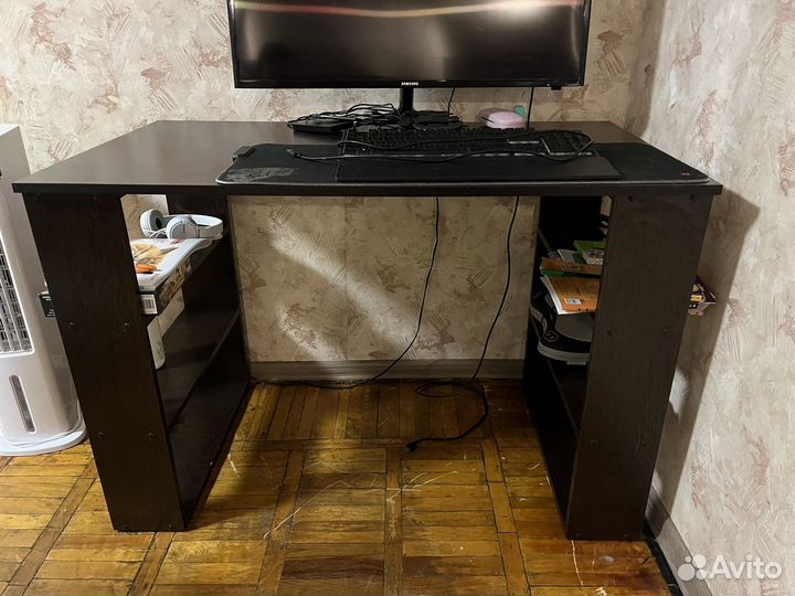 Письменный стол