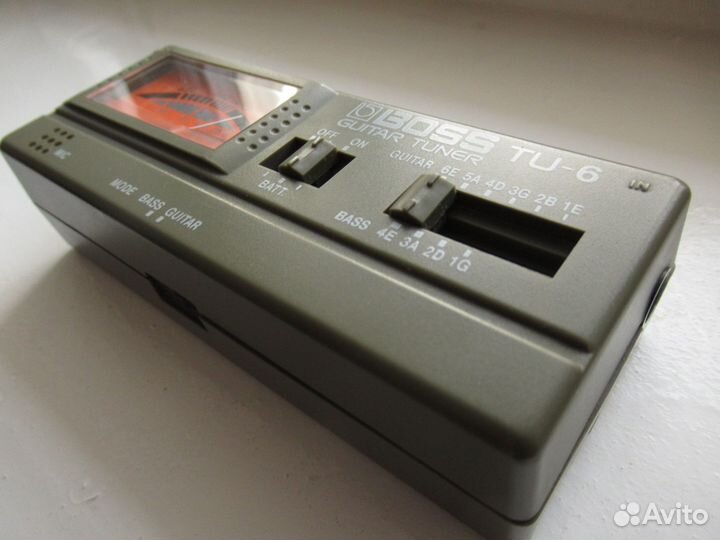 Boss TU-6 Tuner аналоговый гитарный тюнер