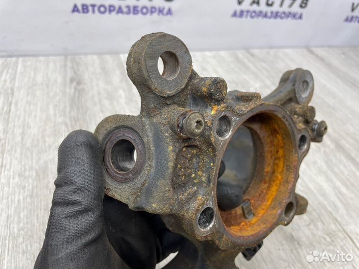 Кулак поворотный передний левый Skoda Superb cdva