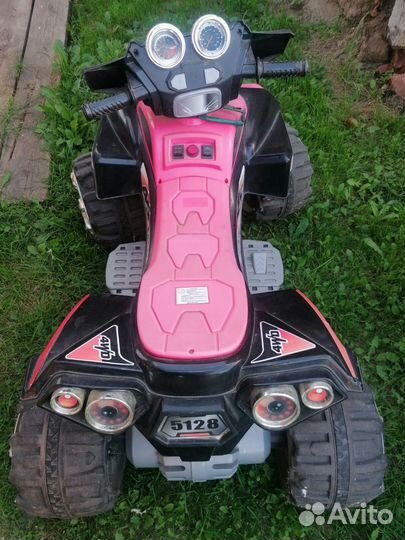 Детский квадроцикл на аккумуляторе
