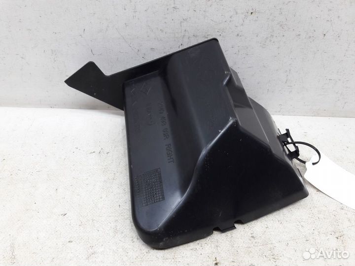 Дефлектор радиатора правый Renault Duster 2010