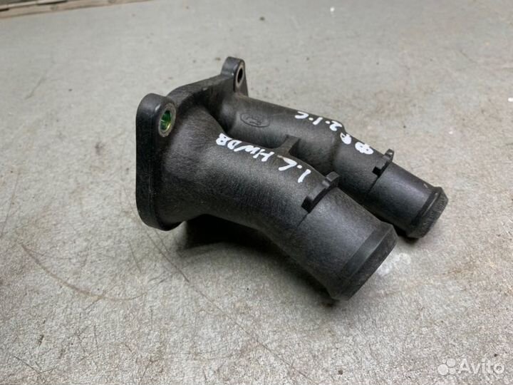 Крышка термостата Ford Focus 2 седан 1.6 hwdb 2005