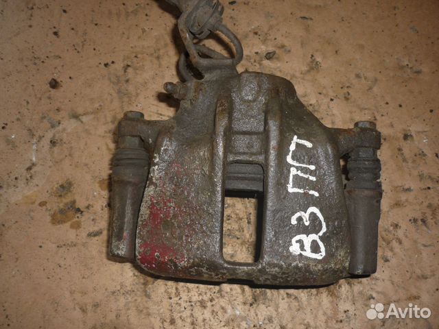 Суппорта передний правый Фольцваген Пассат Б3