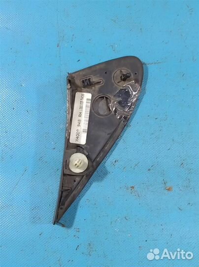 Крышка крепления зеркала внутренняя правая Toyota