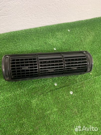 Центральный дефлектор Audi A4B5 avante ADR 1997