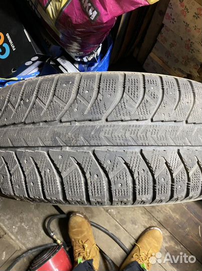 Bridgestone Blizzak Ice 265/65 R17