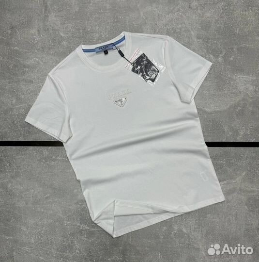 Футболка Prada