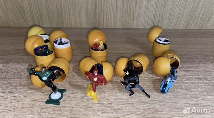 3 Игрушки из разных яиц