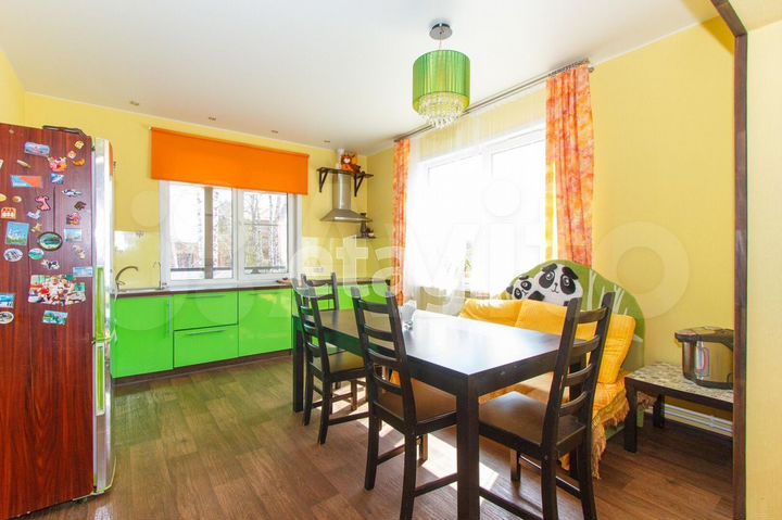 Дом 202 м² на участке 7,6 сот.