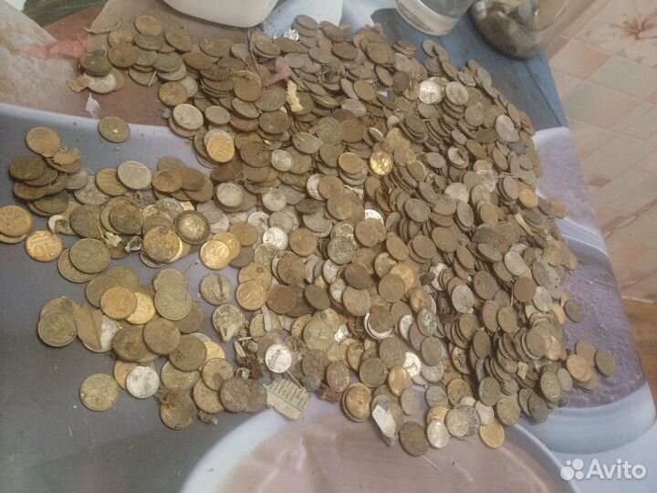 Монеты номиналом 1,5,50,1 рубль