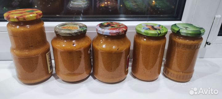 Маринованные огурцы, помидоры, икра кабачковая