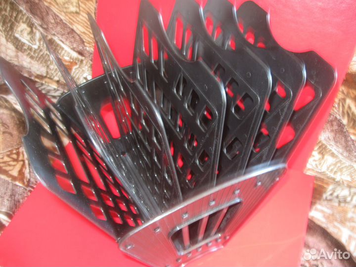 Лоток для бумаг и канцтовары