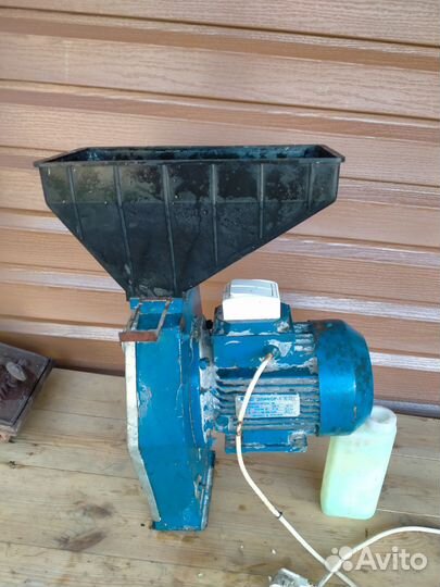 Зернодробилка