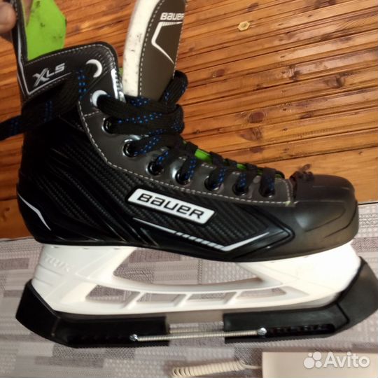 Профессиональные хоккейные коньки bauer