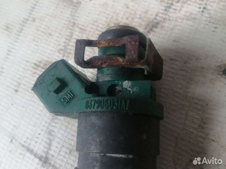 Форсунка топливная Volkswagen Golf 4, 1.6, AKL