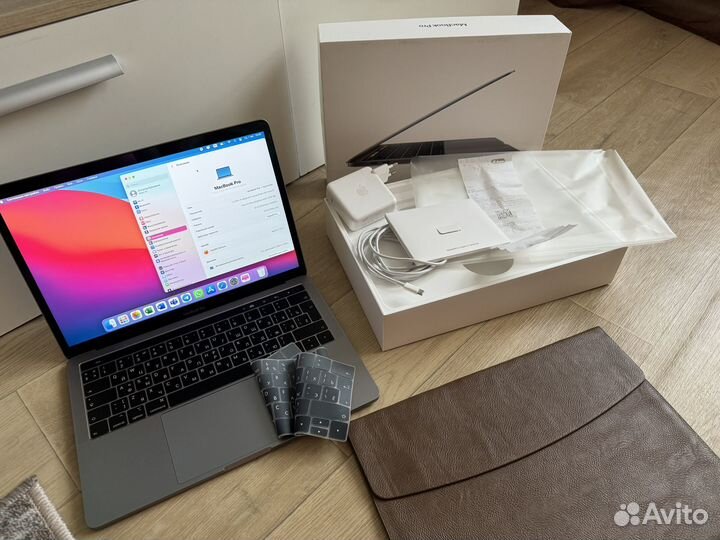 Apple MacBook Pro 13 2019 touch bar