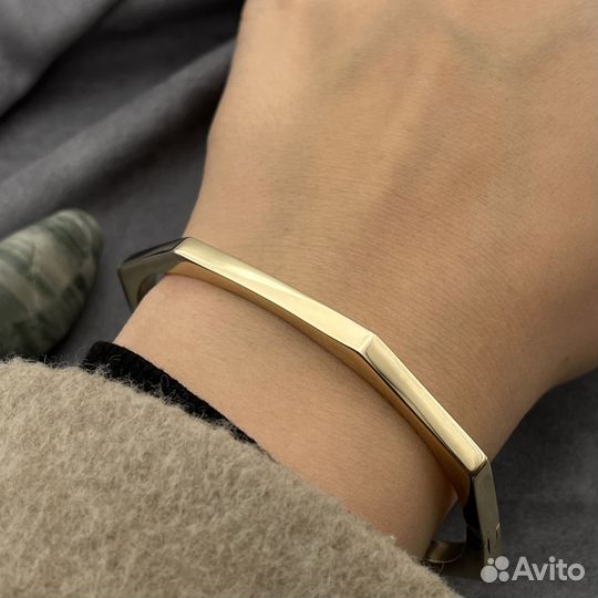 Золотой дутый фигурный жесткий браслет 585