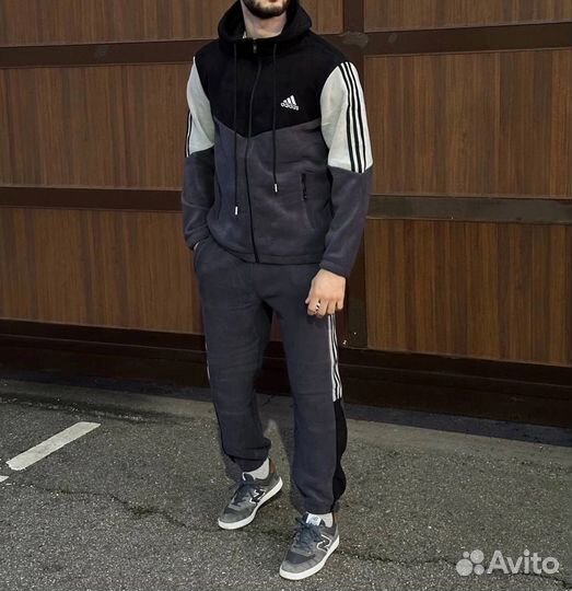 Спортивный костюм adidas