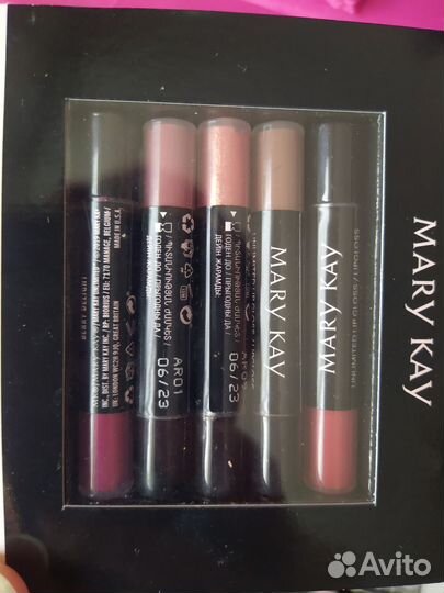 Помады и блеск Mary Kay разные