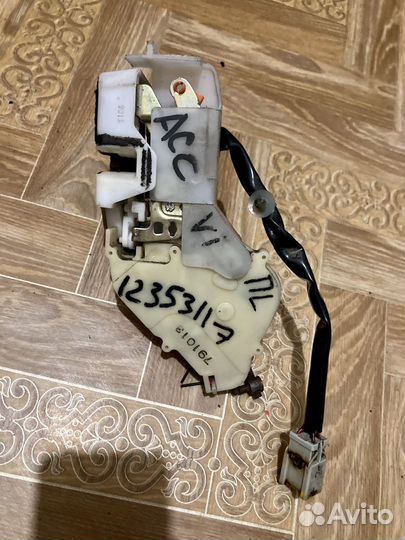 Передний левый замок двери honda accord 6