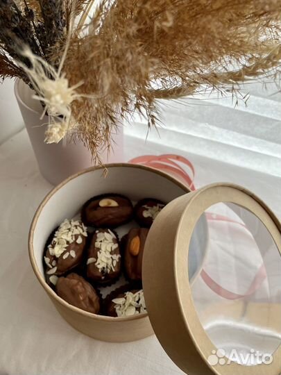 Финики в шоколаде