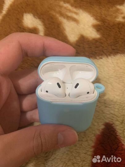 Беспроводные наушники apple airpods 1