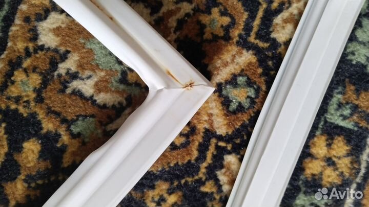 Уплотнители двери холодильника Индезит C132G