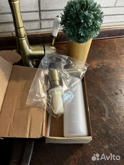 Дозатор для жидкого мыла золотой