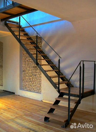 Прямая лестница на металлокаркасе