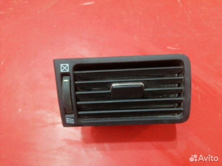 Дефлектор воздушный передний правый Toyota Corolla