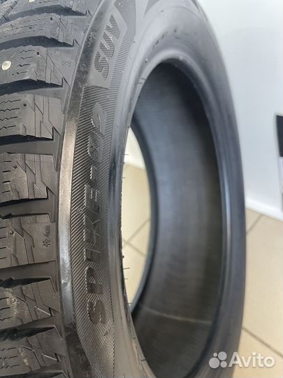 Bridgestone Blizzak Spike-02 SUV 205/70 R15 96T