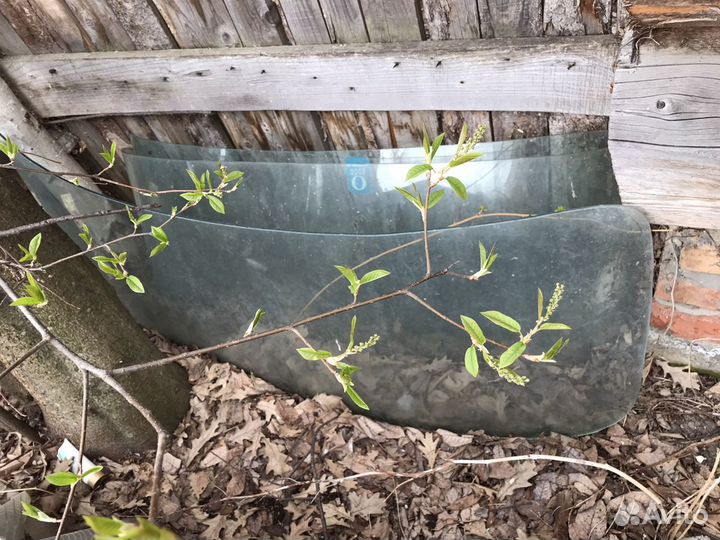 Стекло лобовое и два задних