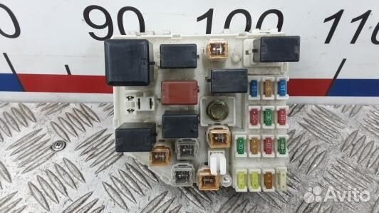 Блок предохранителей toyota RAV 4 ZCA2 (HBR01M101)