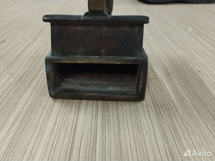 Утюг старый бронзовый