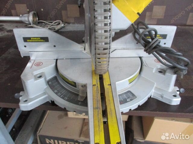 Торцовочная пила с протяжкой stanley SM18