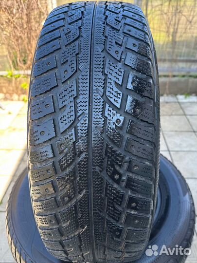 Kumho I'Zen RV Stud KC16 235/65 R17