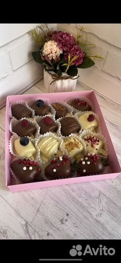 Клубника в бельгийском шоколаде, банан в шоколаде