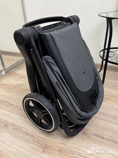 Прогулочная коляска joolz hub plus +