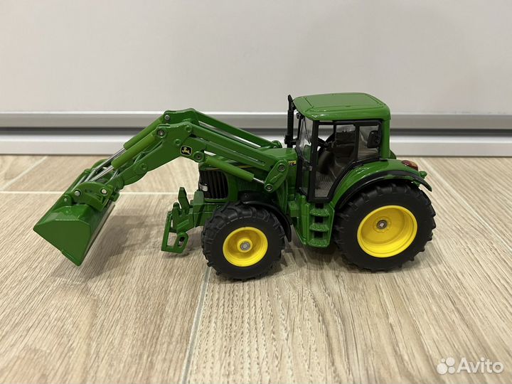 Модель трактора John Deere 6820 от Siku