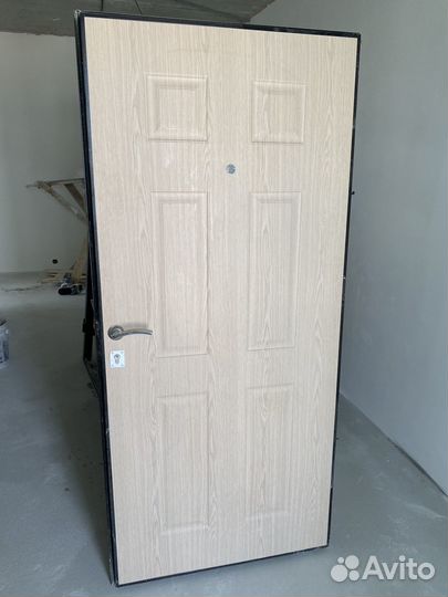Металлическая дверь бу из новостроек