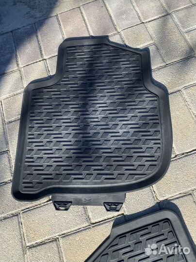 Автомобильные коврики резиновые
