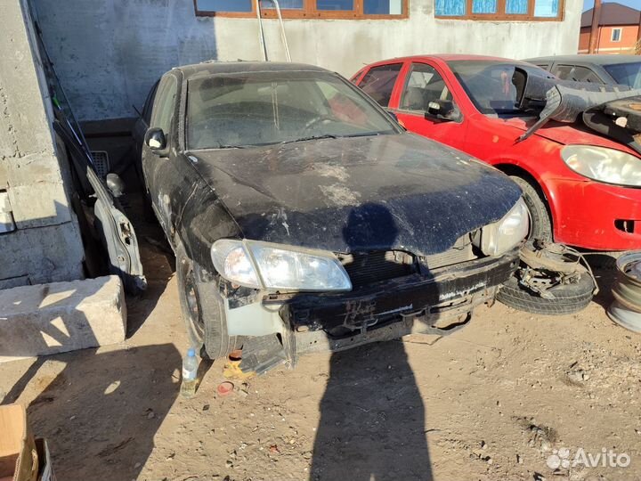 Nissan Almera 1.8 МТ, 2000, битый, 300 000 км